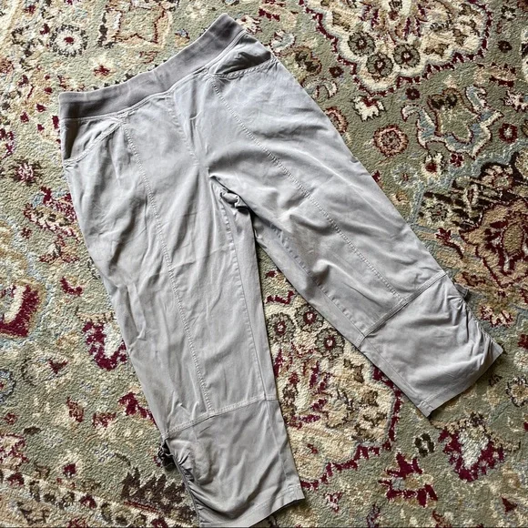 Chico’s Zenergy cropped pants in size XS (.5) - Picture 2 of 10